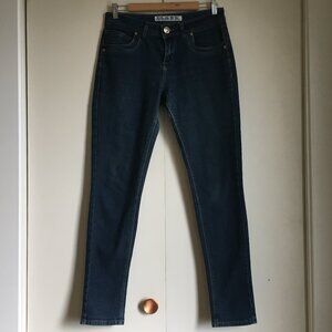 I.Q. & Co. Denim Collection Blue Jeans Size 6 Classic Straight Leg Stretch